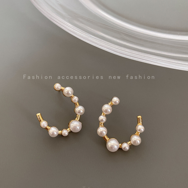 Fashion cshaped pearl earrings 2021 new new trendy niche personality earrings female highend light luxury ear jewelrypicture6