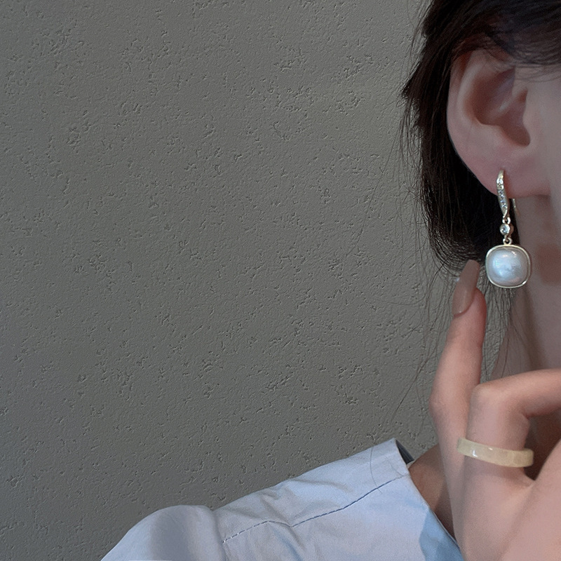 Fashion pearl earrings 2021 new trendy ear hooks Korean retro copper earrings women wholesalepicture1
