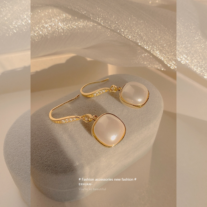 Fashion pearl earrings 2021 new trendy ear hooks Korean retro copper earrings women wholesalepicture4
