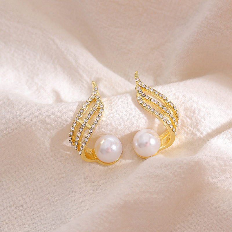 retro style niche design wings pearl earrings autumn and winter new stylepicture3