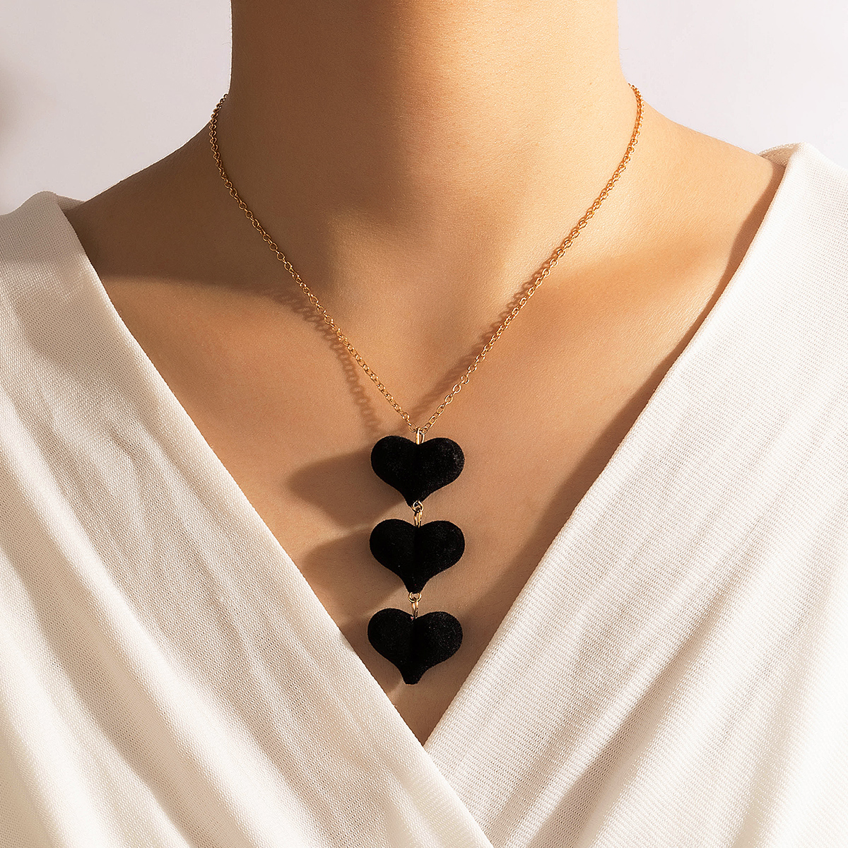 European and American personality exaggerated spades heart velvet pendent necklacepicture2