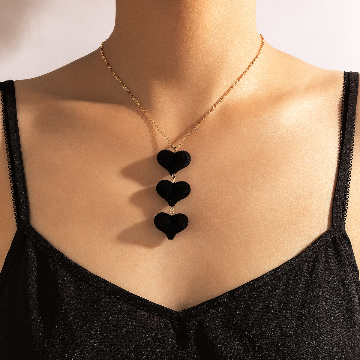 European and American personality exaggerated spades heart velvet pendent necklacepicture3