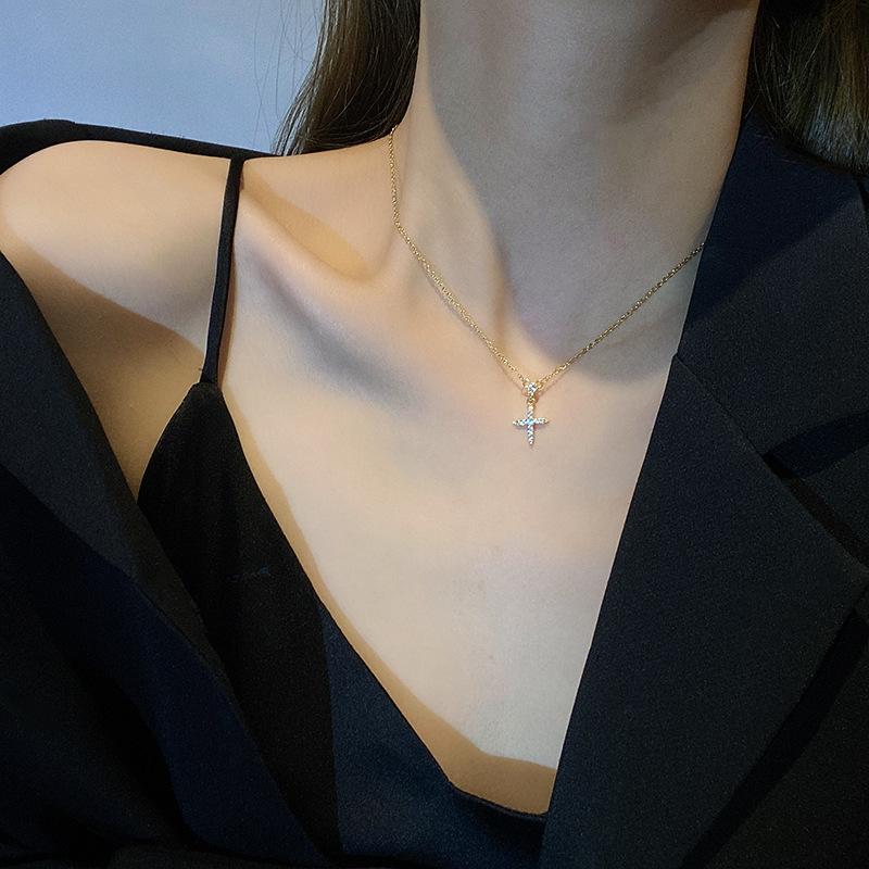 Titanium steel diamond clavicle chain Korean niche simple cross necklace femalepicture4