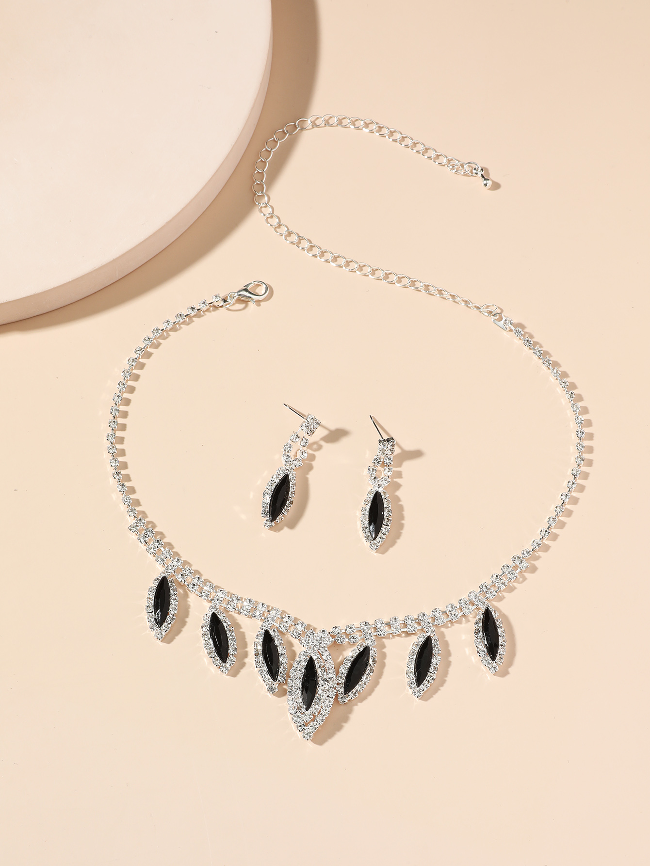 Womenu0027s Fashion Black Oval Necklace and Earring Set