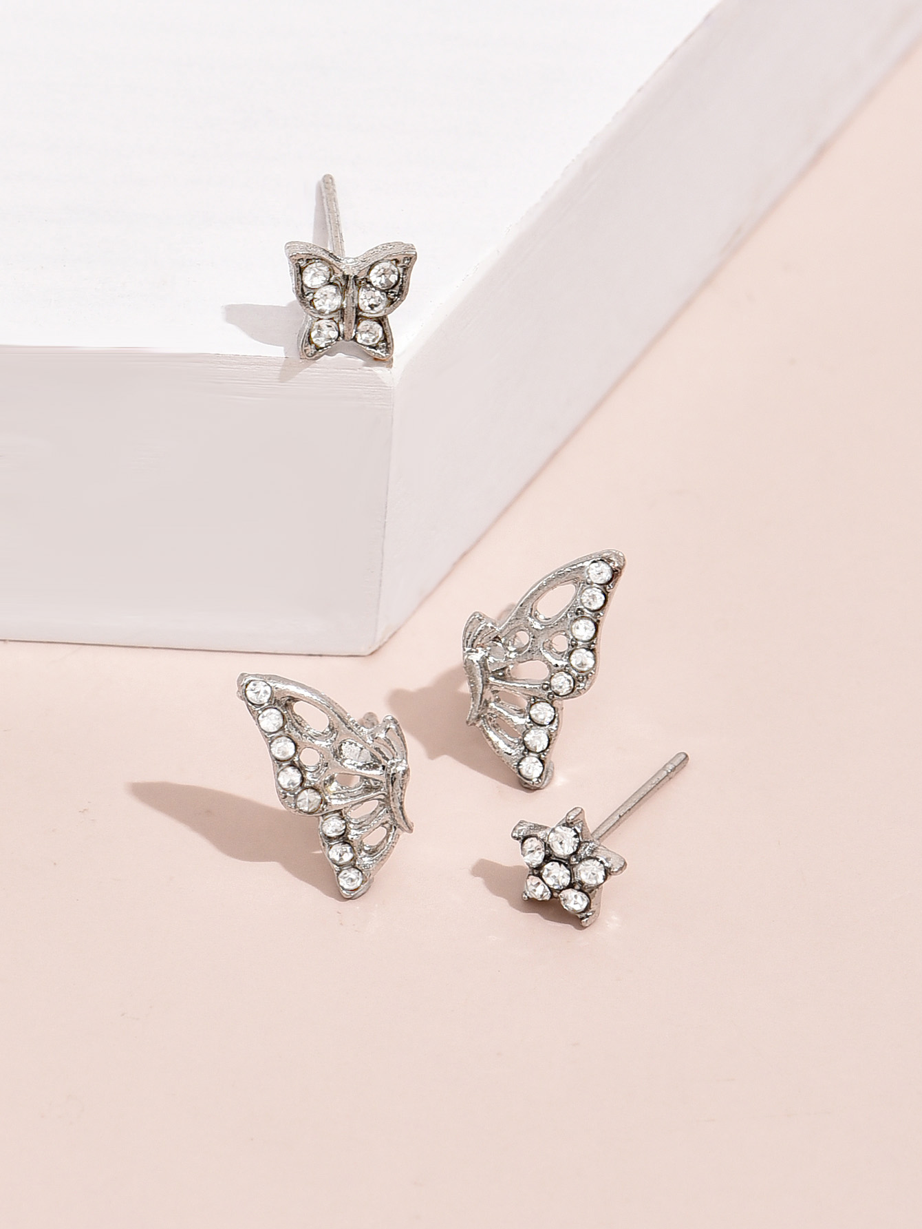 Korean sweet personality butterfly diamond stud earringspicture1