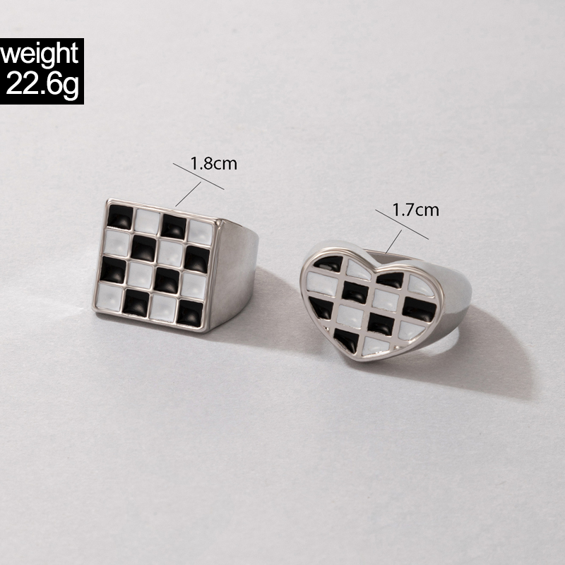 hiphop simple ring black and white heart geometric checkerboard ring twopiecepicture1
