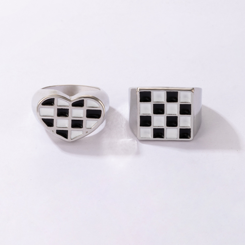 hiphop simple ring black and white heart geometric checkerboard ring twopiecepicture3