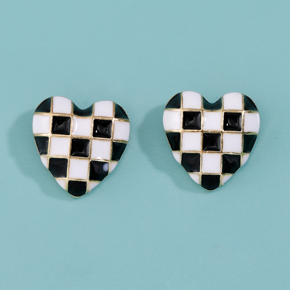 Fashion black and white plaid exquisite heartshaped womens earringspicture2