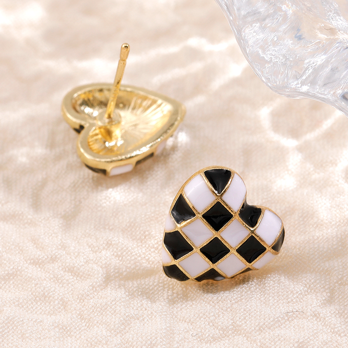 Fashion black and white plaid exquisite heartshaped womens earringspicture4