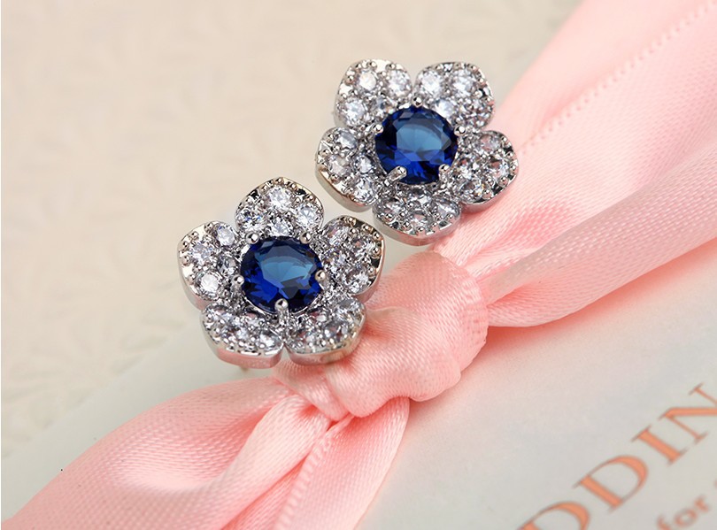 Koreanische weie Blume blauer Kristall voller Diamant kleine trendige Ohrringepicture2