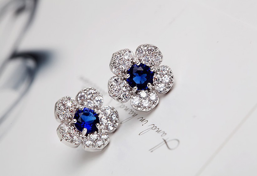 Koreanische weie Blume blauer Kristall voller Diamant kleine trendige Ohrringepicture3