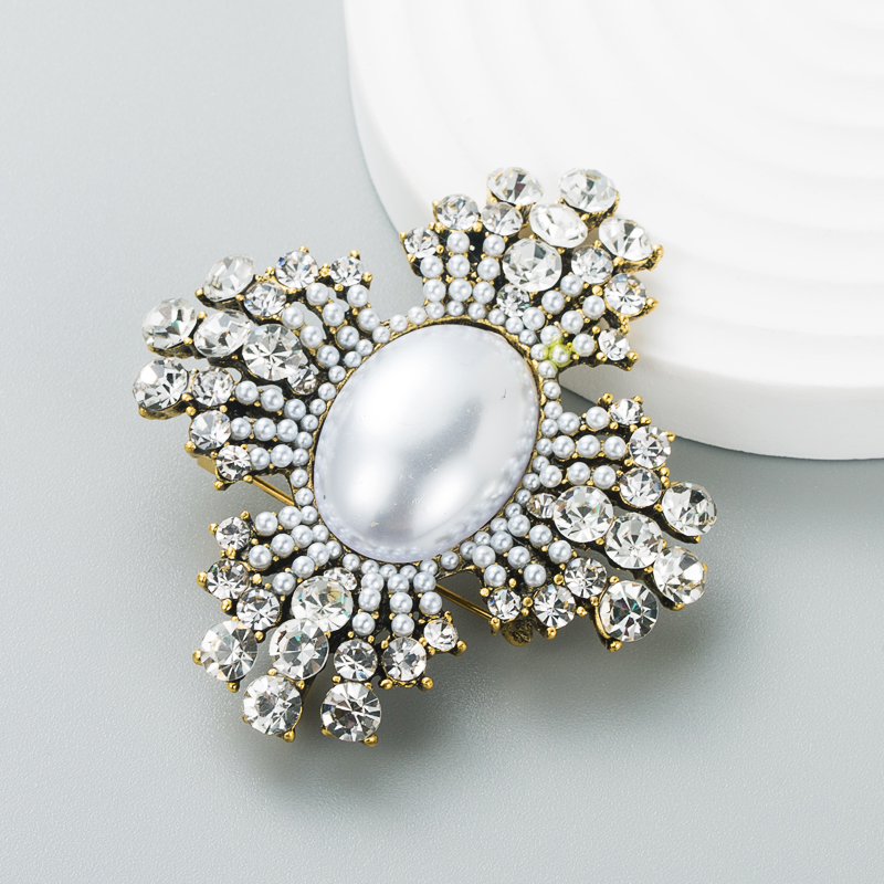 fashion party corsage trend alloy diamond pearl geometric brooch female broochpicture4