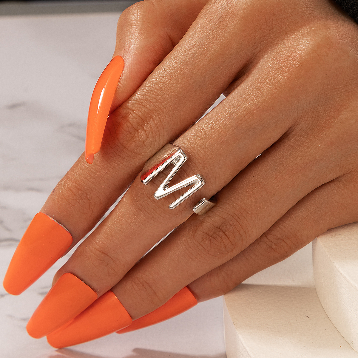 new fashion simple letter M ring