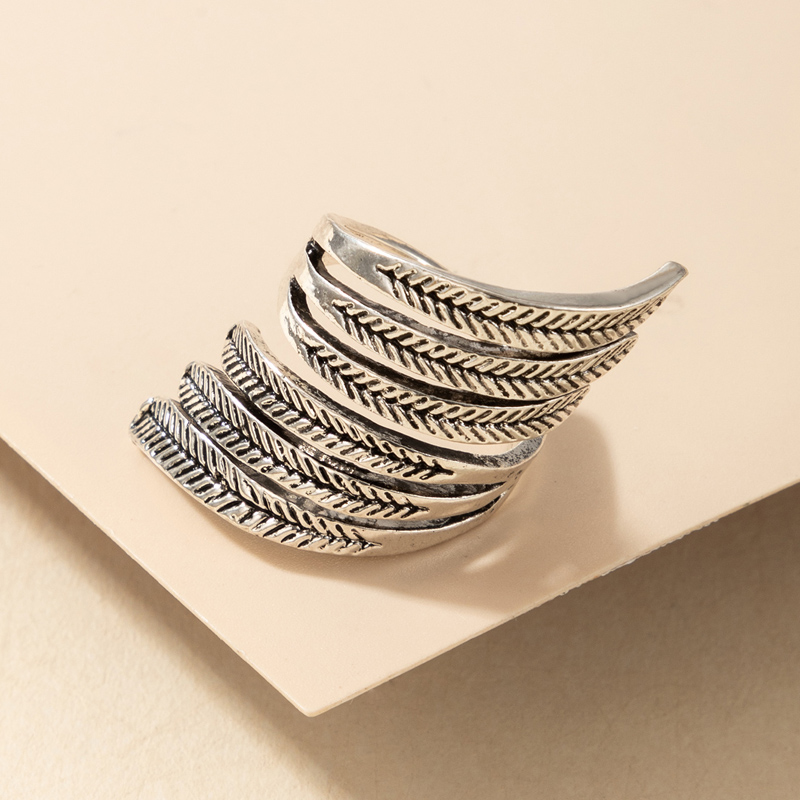 Exaggerated Leaf Feather Shape Ring