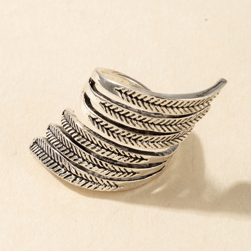 Exaggerated Leaf Feather Shape Ring