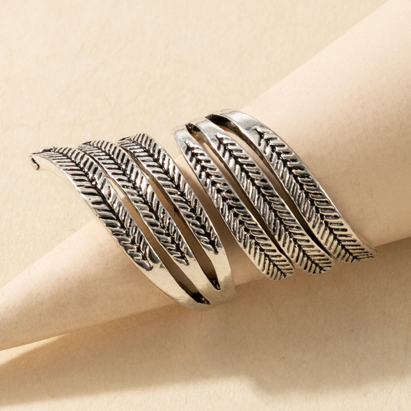 Exaggerated Leaf Feather Shape Ring