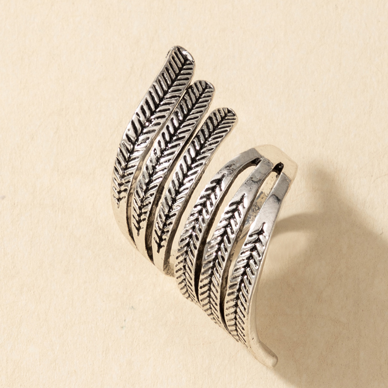 Exaggerated Leaf Feather Shape Ring