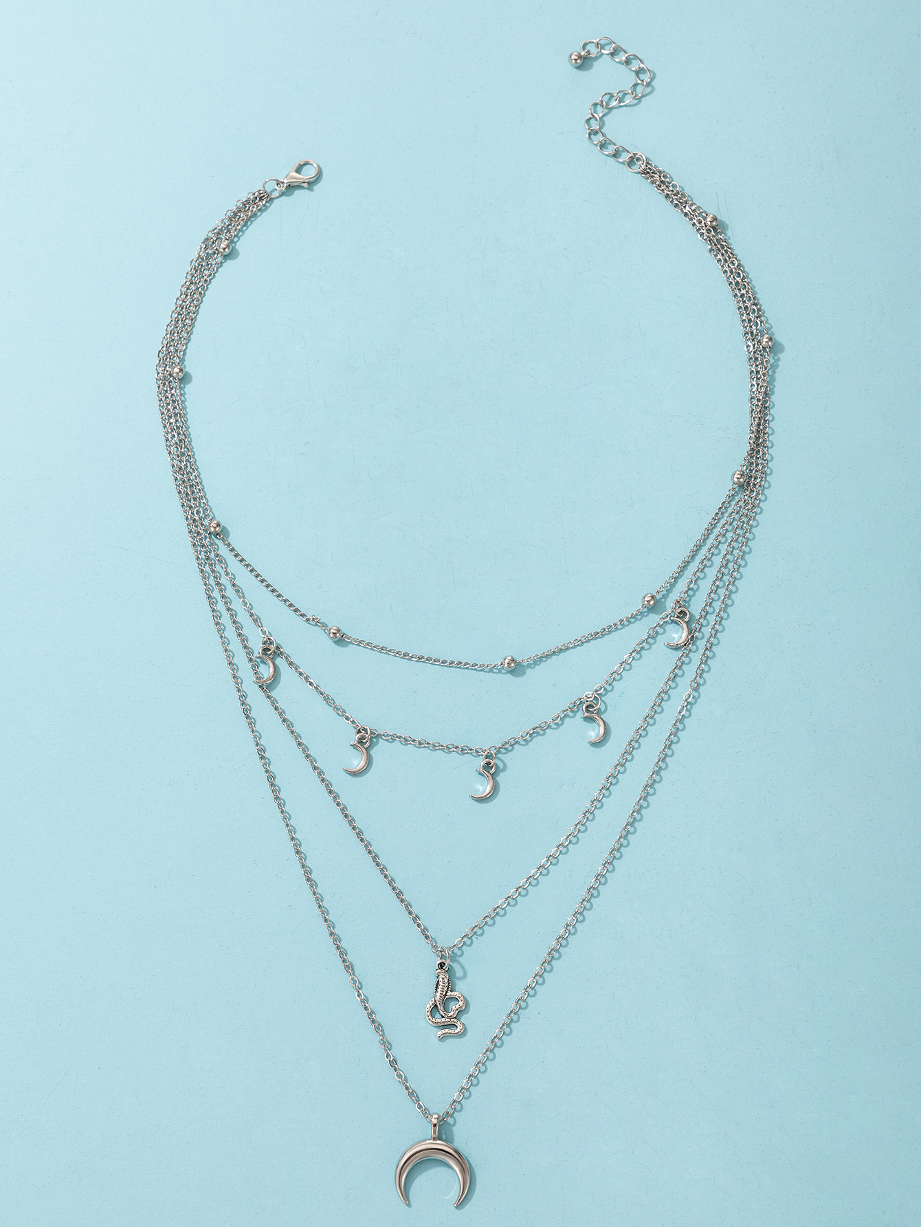 Nouveau collier  quatre couches avec pendentif lune en forme de serpent simple NHGY335787picture10