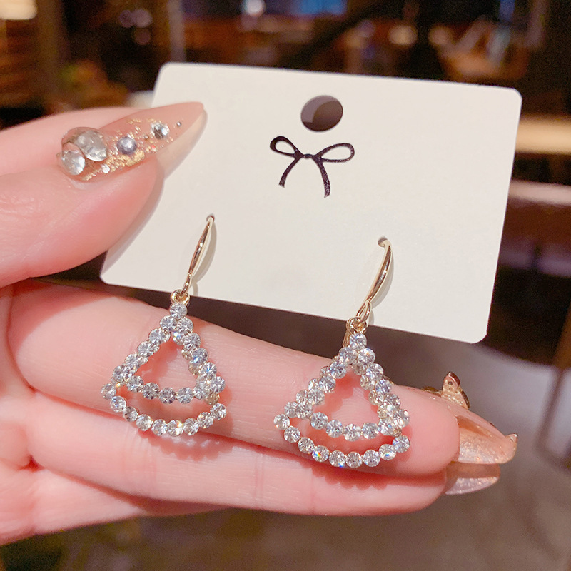 fashion new style Fanshaped diamond rhinestones earringspicture2