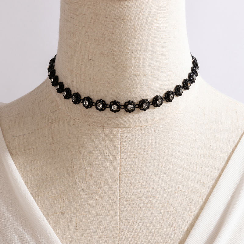 Nihaojewelry simple clavicle chain black flower necklace wholesale jewelry