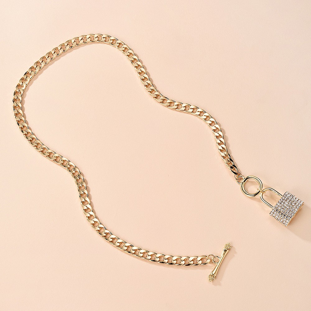 fashion punk style diamond lock pendent golden necklace wholesale Nihaojewelry