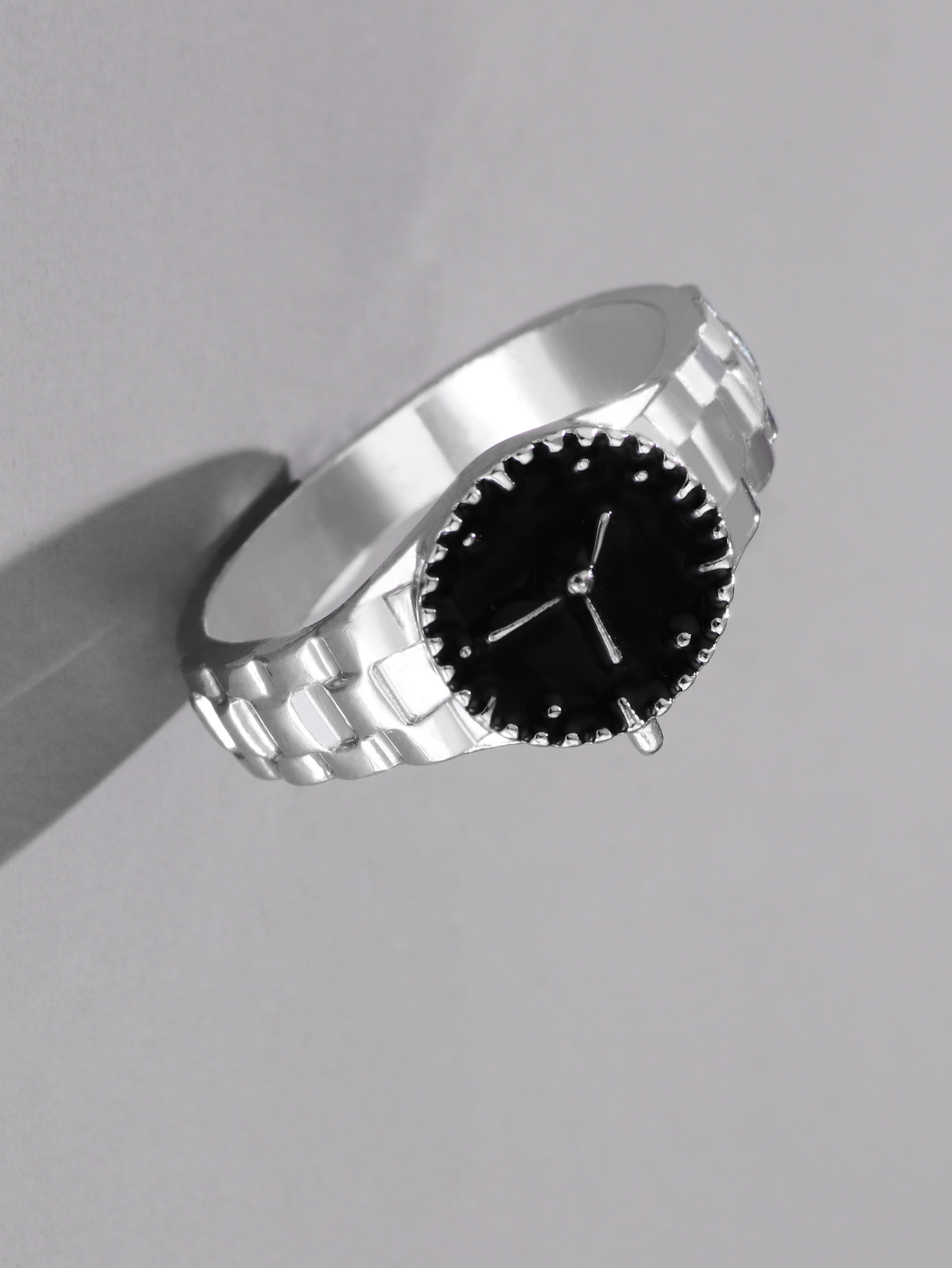 2022 alloy fashion ring creative watch drip oil pointer ring