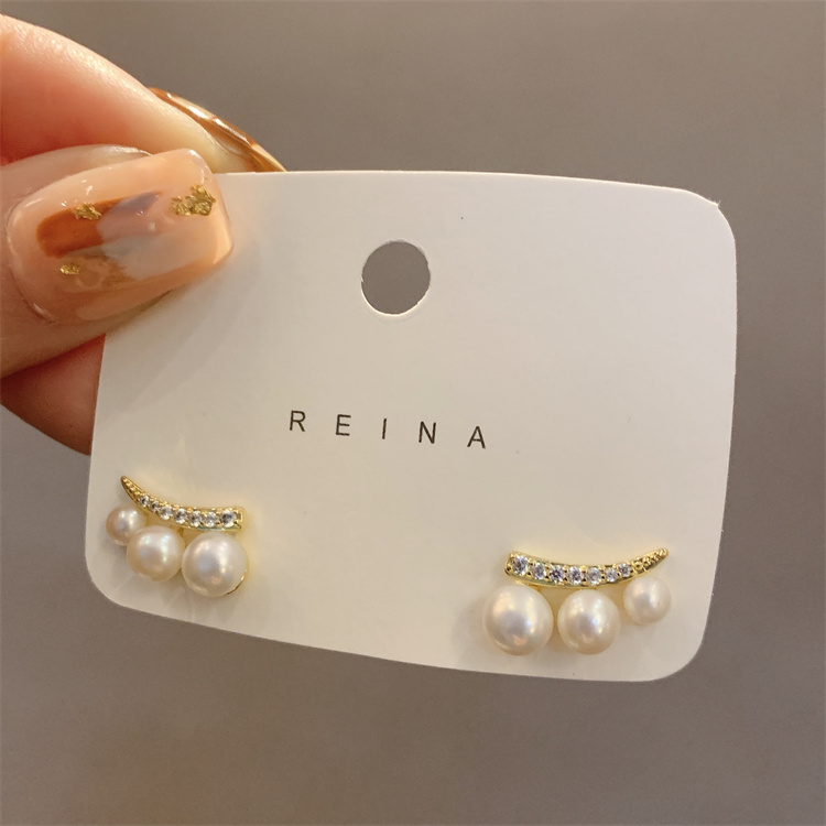 Silberne Nadel Koreanische Perlenohrstecker Damen Kalter Wind Einfache Damen Kleine Antiallergische Leichte Luxus Nischen Design Ohrringe Damenpicture4