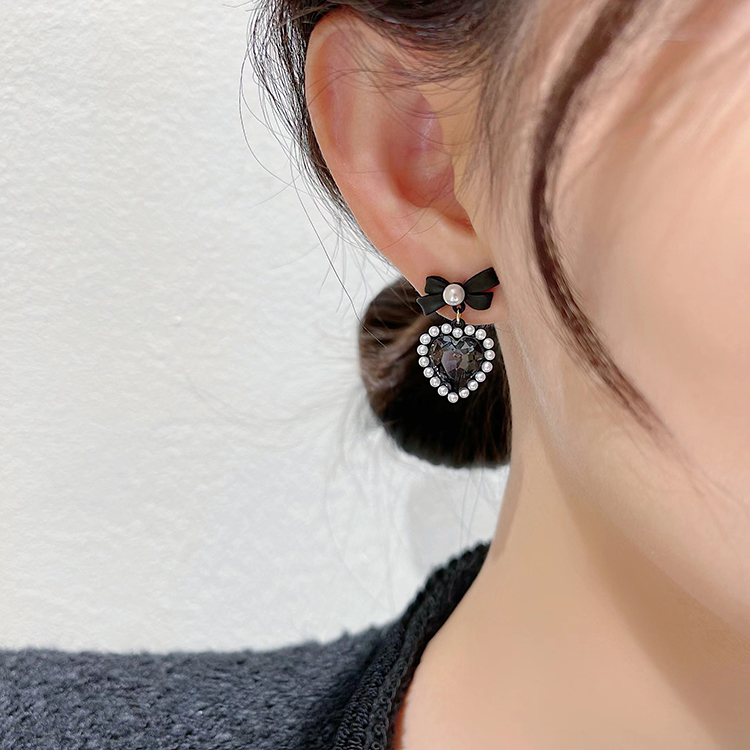 Silver needle Korean retro French black bow love pearl earrings women39s autumn and winter fashion highend earrings earringspicture4