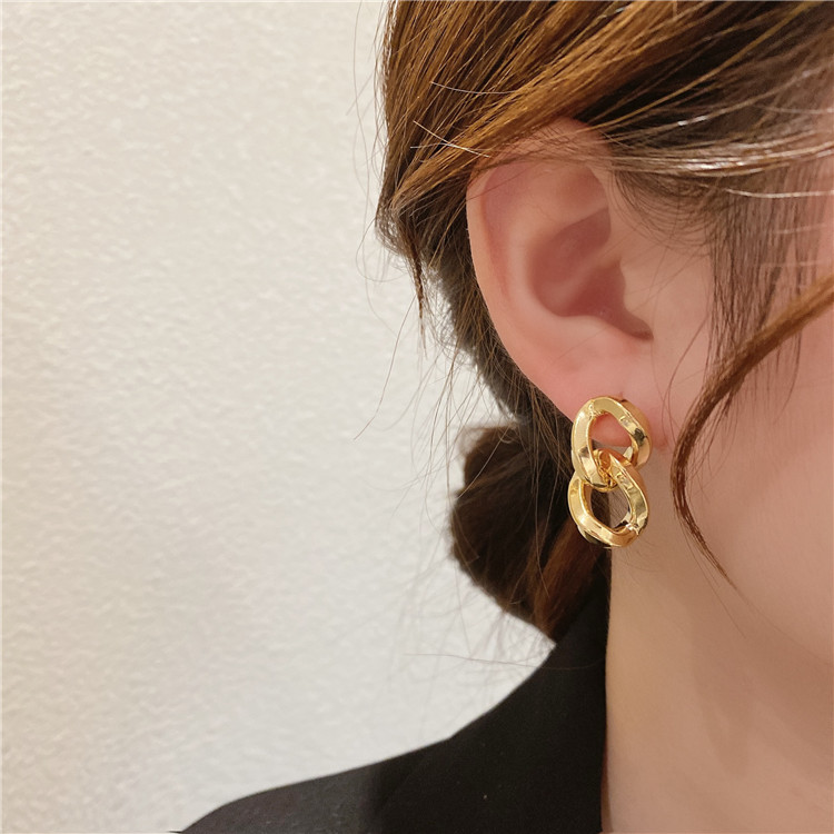 Korean womens autumn and winter geometric interlock alloy earringspicture12
