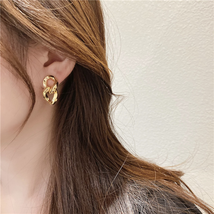 Korean womens autumn and winter geometric interlock alloy earringspicture10