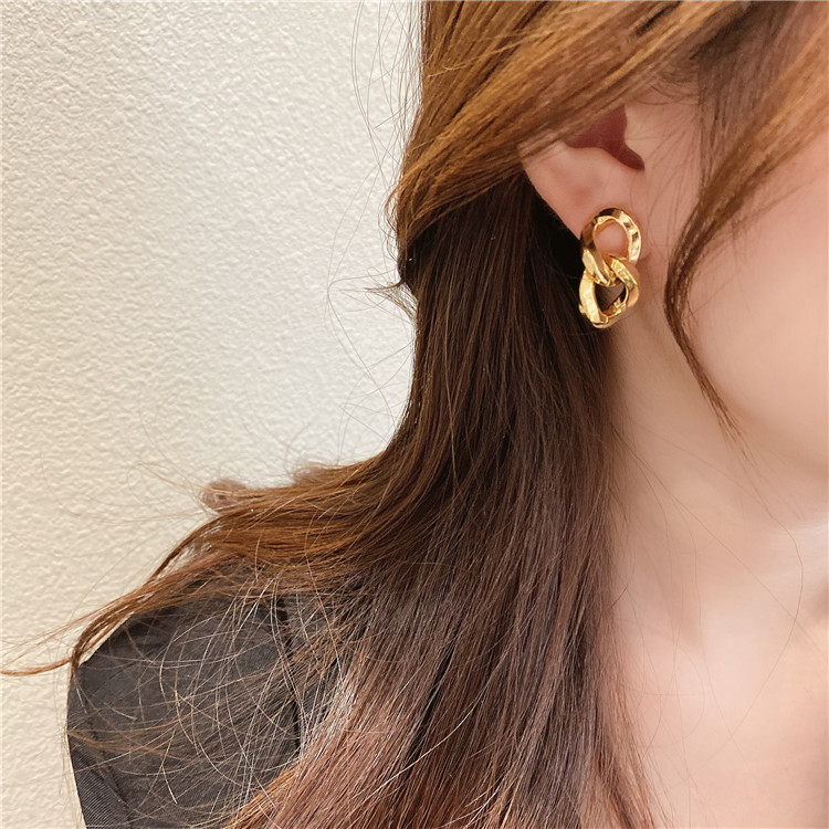 Korean womens autumn and winter geometric interlock alloy earringspicture4
