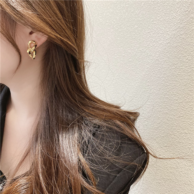 Korean womens autumn and winter geometric interlock alloy earringspicture3