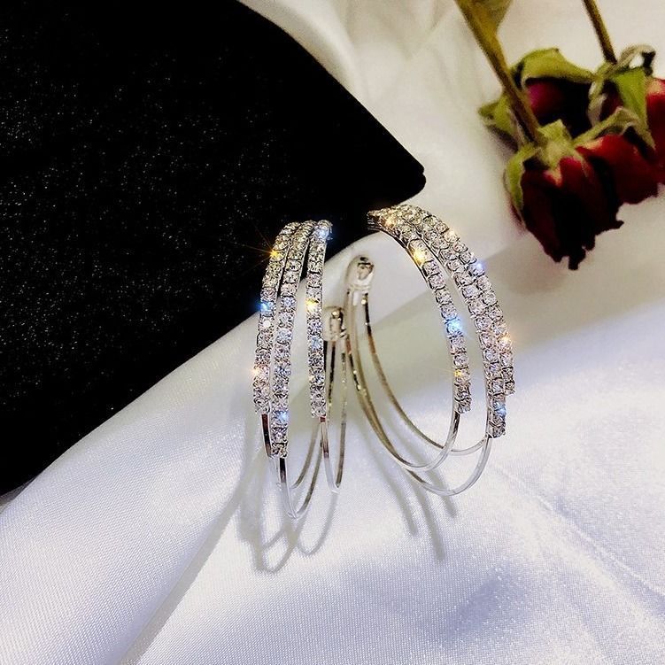 Fashion big circle diamond Cshaped hollow alloy earringspicture2