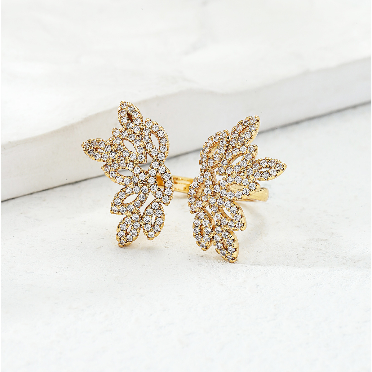 retro copper material electroplating 18K gold inlaid zircon butterfly open wing ring