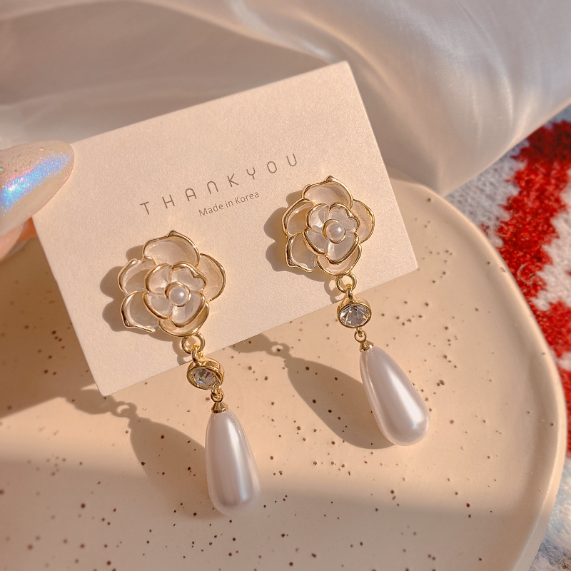 Fashion camellia fashion retro pearl flower alloy earrings femalepicture3