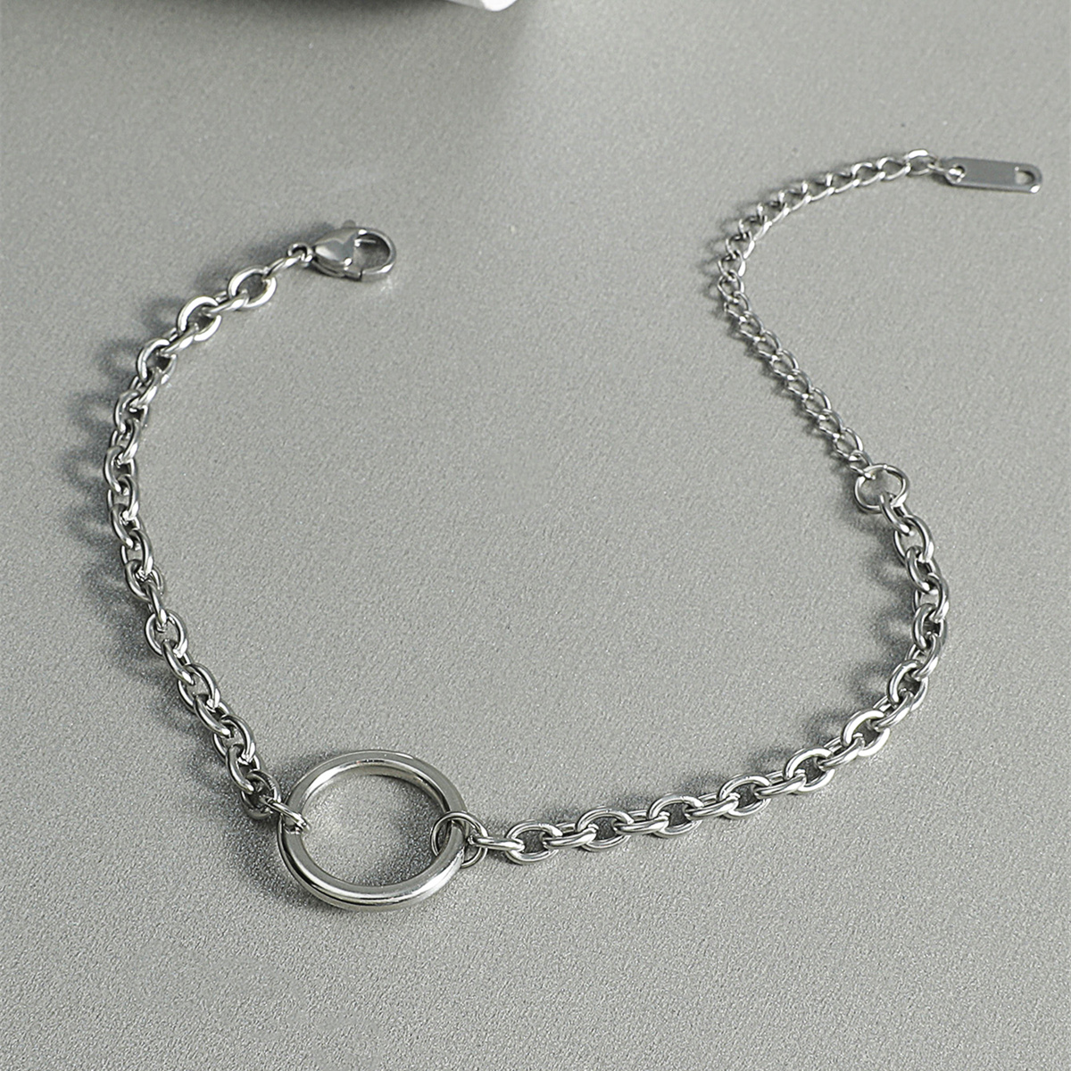 Pulsera de anillo de cadena hueca geomtrica de acero de titanio para hombrepicture1
