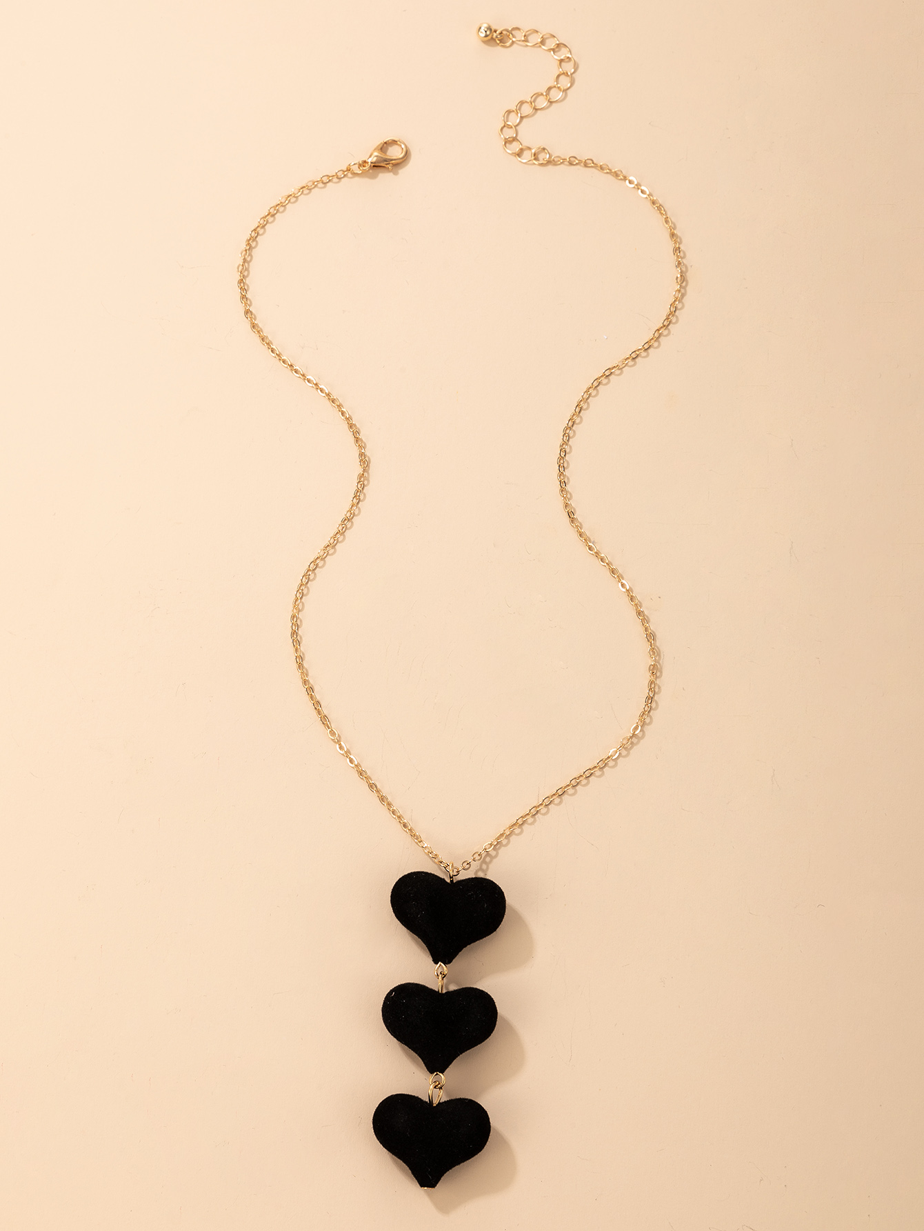 Fashion Black Velvet Heart Single Layer Geometric Chain Necklace