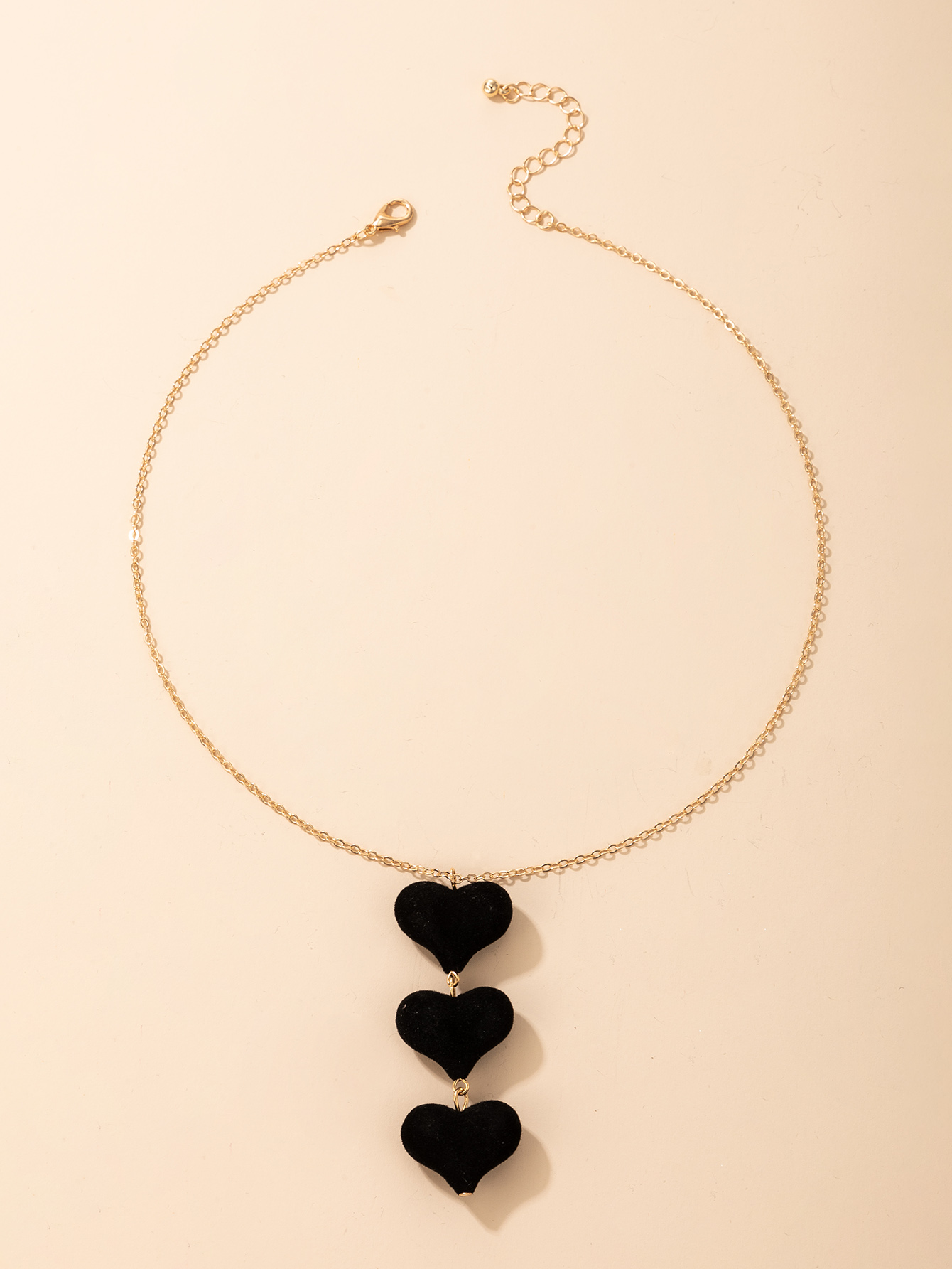 Fashion Black Velvet Heart Single Layer Geometric Chain Necklace