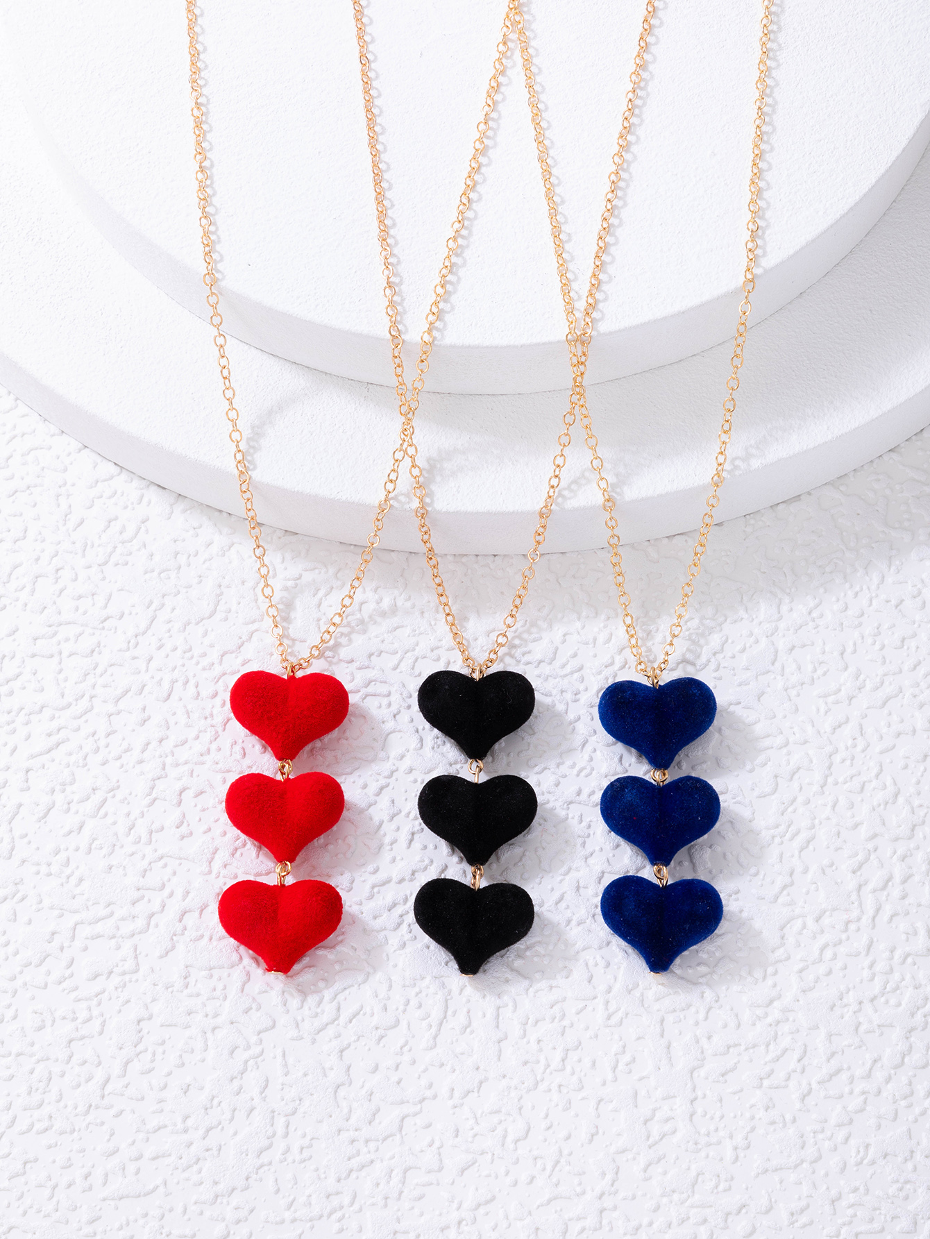 Fashion Black Velvet Heart Single Layer Geometric Chain Necklace