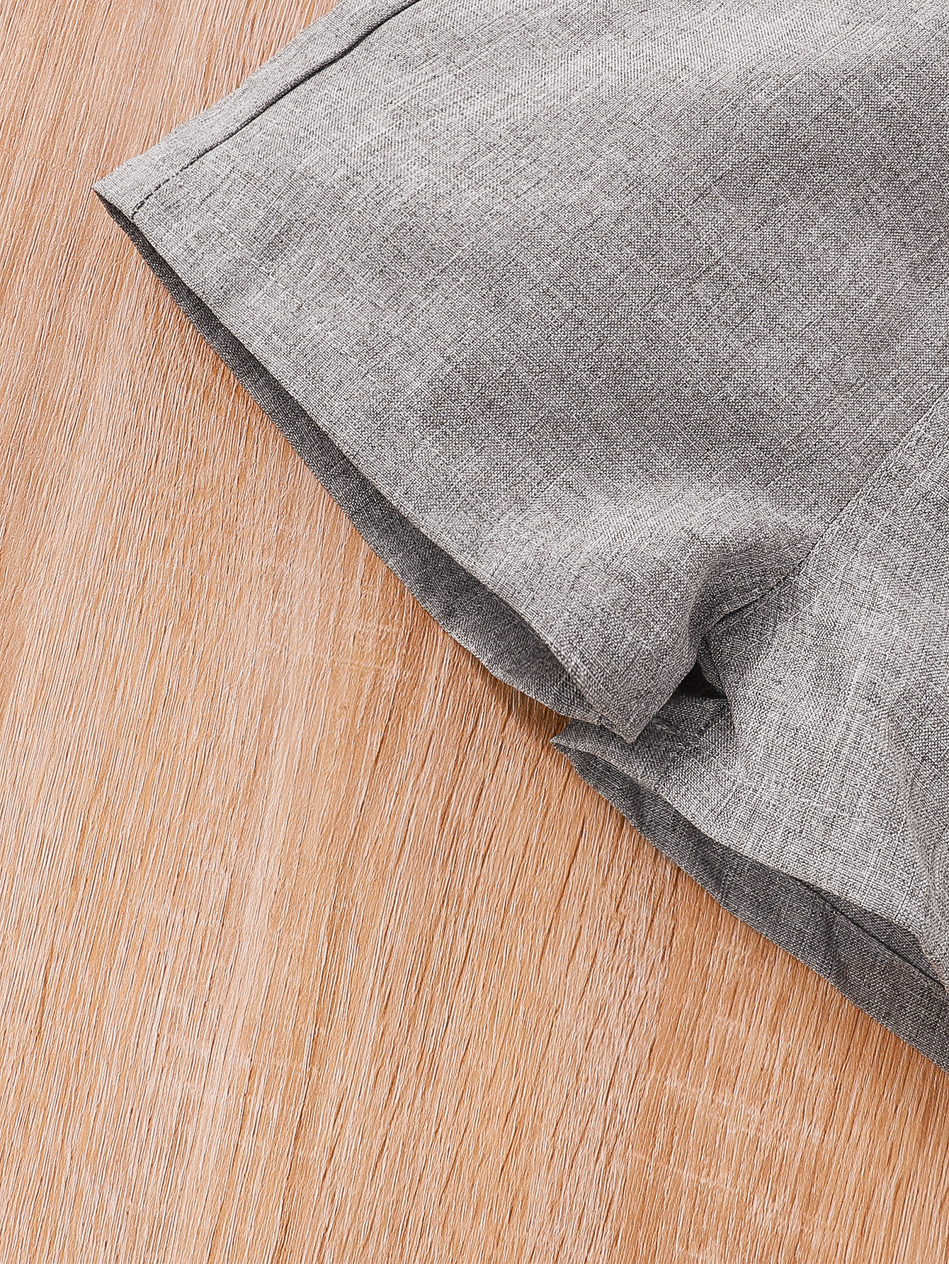 Conjunto de dos piezas de pantalones grises con correa superior triangular de manga corta a rayas para niospicture4