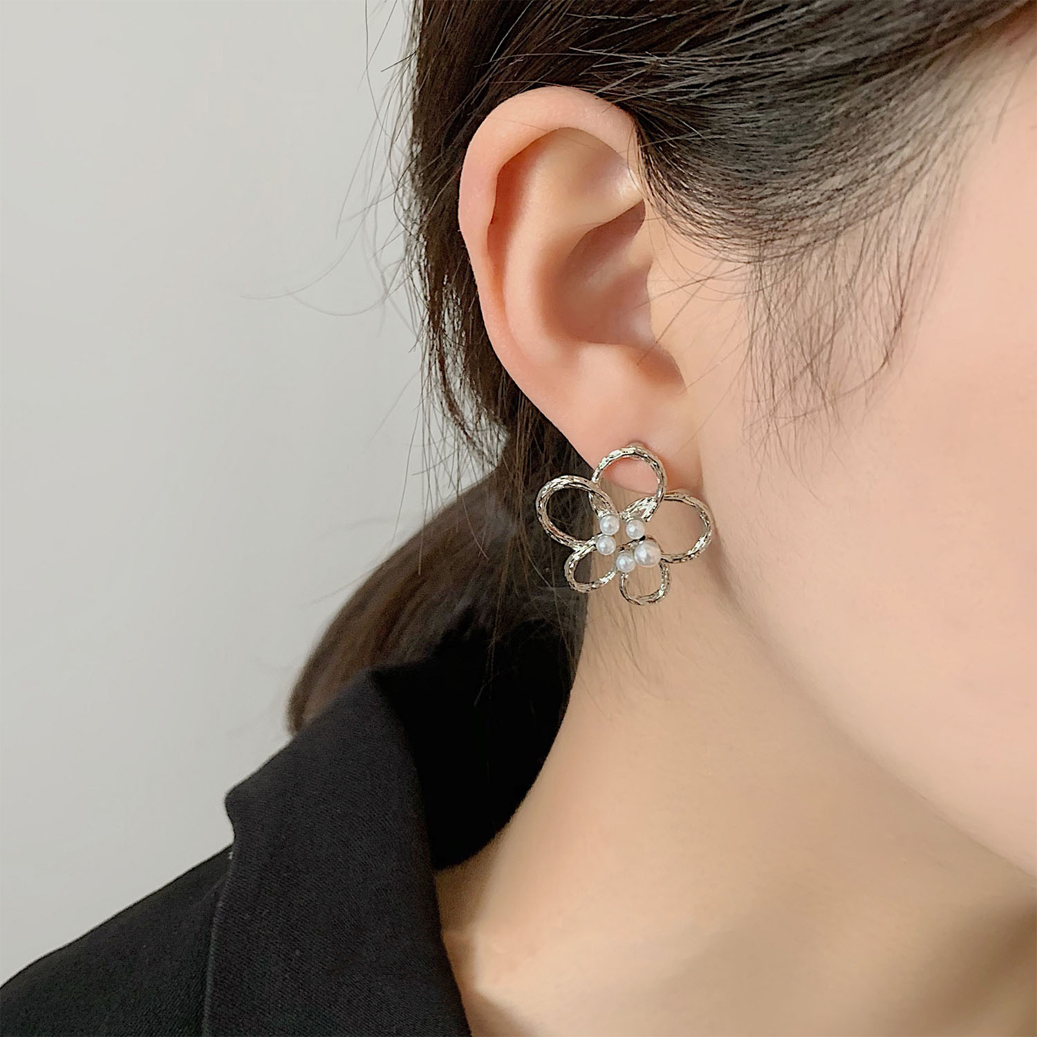 Hollow pearl flower earrings female Korean fashion personality allmatch earrings cold wind new trendy womenpicture6