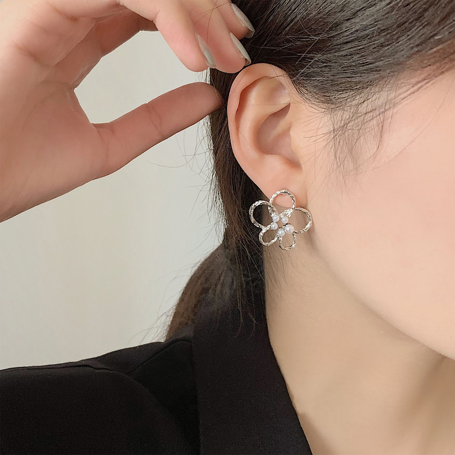 Hollow pearl flower earrings female Korean fashion personality allmatch earrings cold wind new trendy womenpicture7