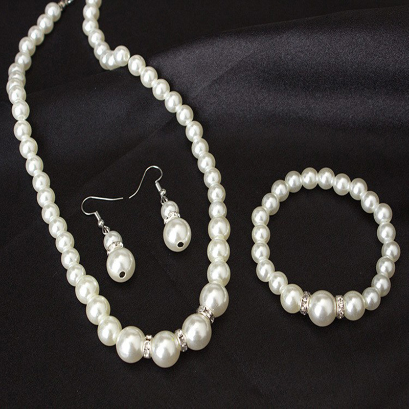 Sweet Rhinestone Pearl Necklace Bracelet Earring Setpicture4