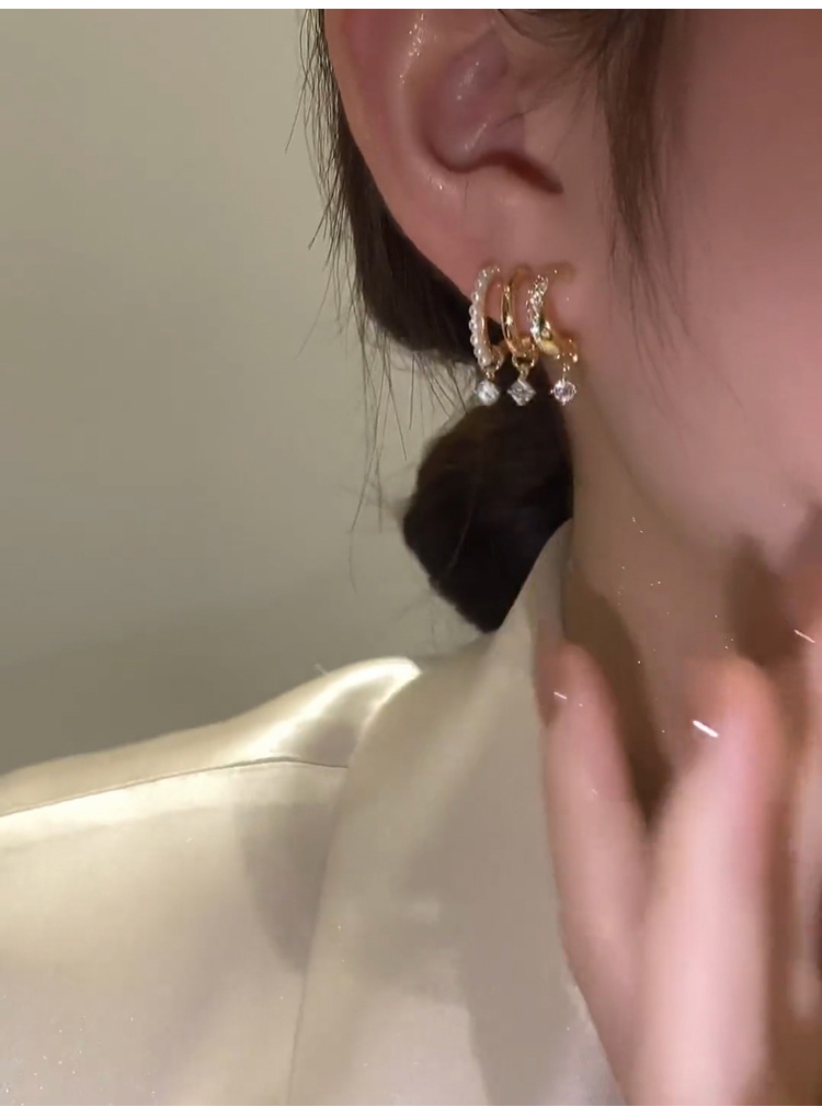 Ohrringe weiblich cool gut aussehend japanisch und koreanisch einfache Nische Design ein Ohrloch 3 Kreise Zirkon Quaste 925 Silber Nadelnetz rote Ohrringepicture5