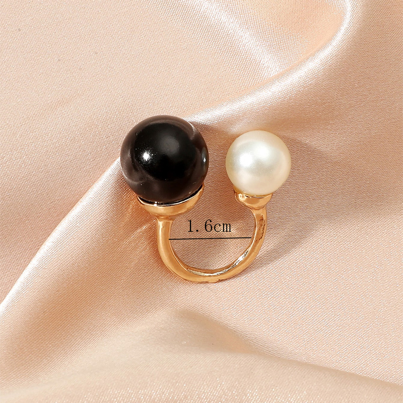 fashion geometric black white pearls alloy ringpicture3
