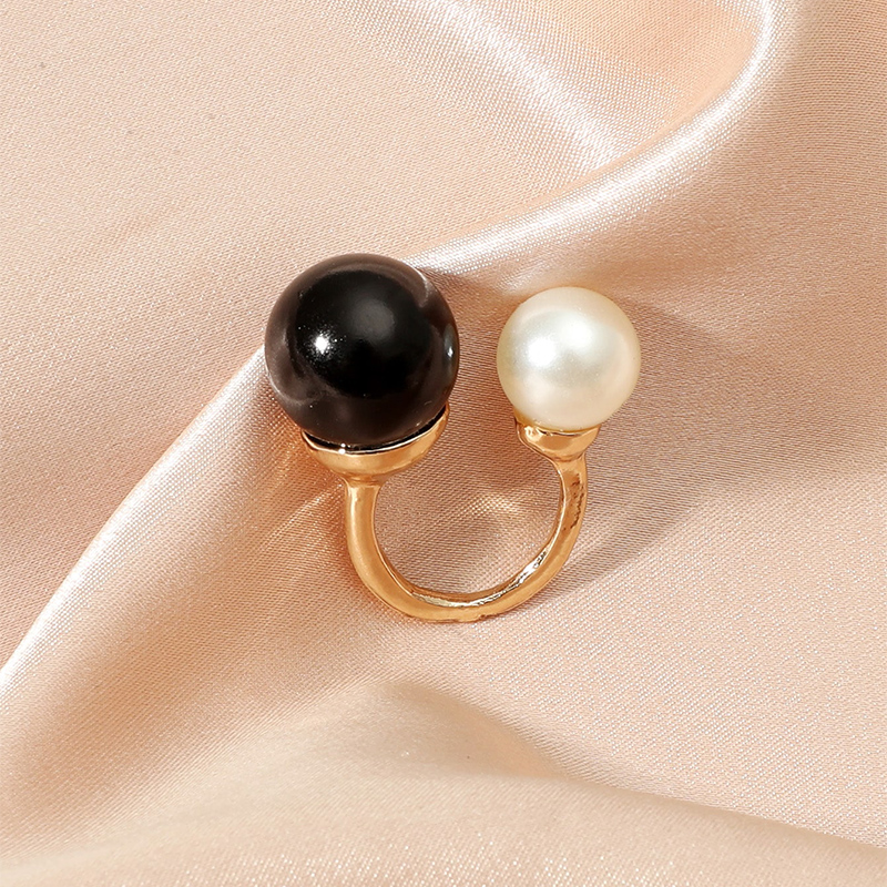 fashion geometric black white pearls alloy ringpicture4