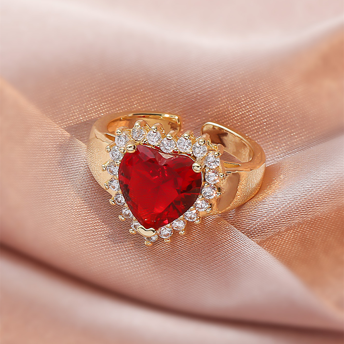 Hong Kong flavor retro personality big red peach heart ring temperament elegant diamond highend ring femalepicture1