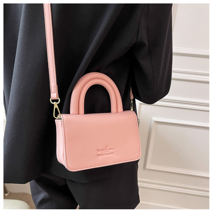 Highquality texture small bag women39s 2022 summer new popular pink messenger bag explosion style allmatch portable small square bagpicture2